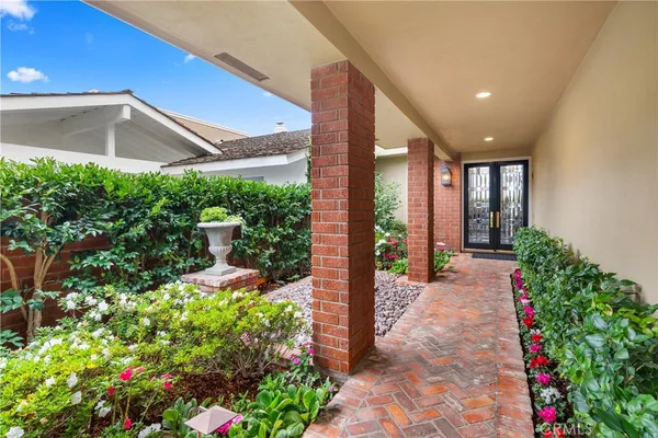 $4,380,000 | 9 Rue Cannes, Newport Beach, CA 92660