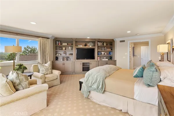 $4,380,000 | 9 Rue Cannes, Newport Beach, CA 92660