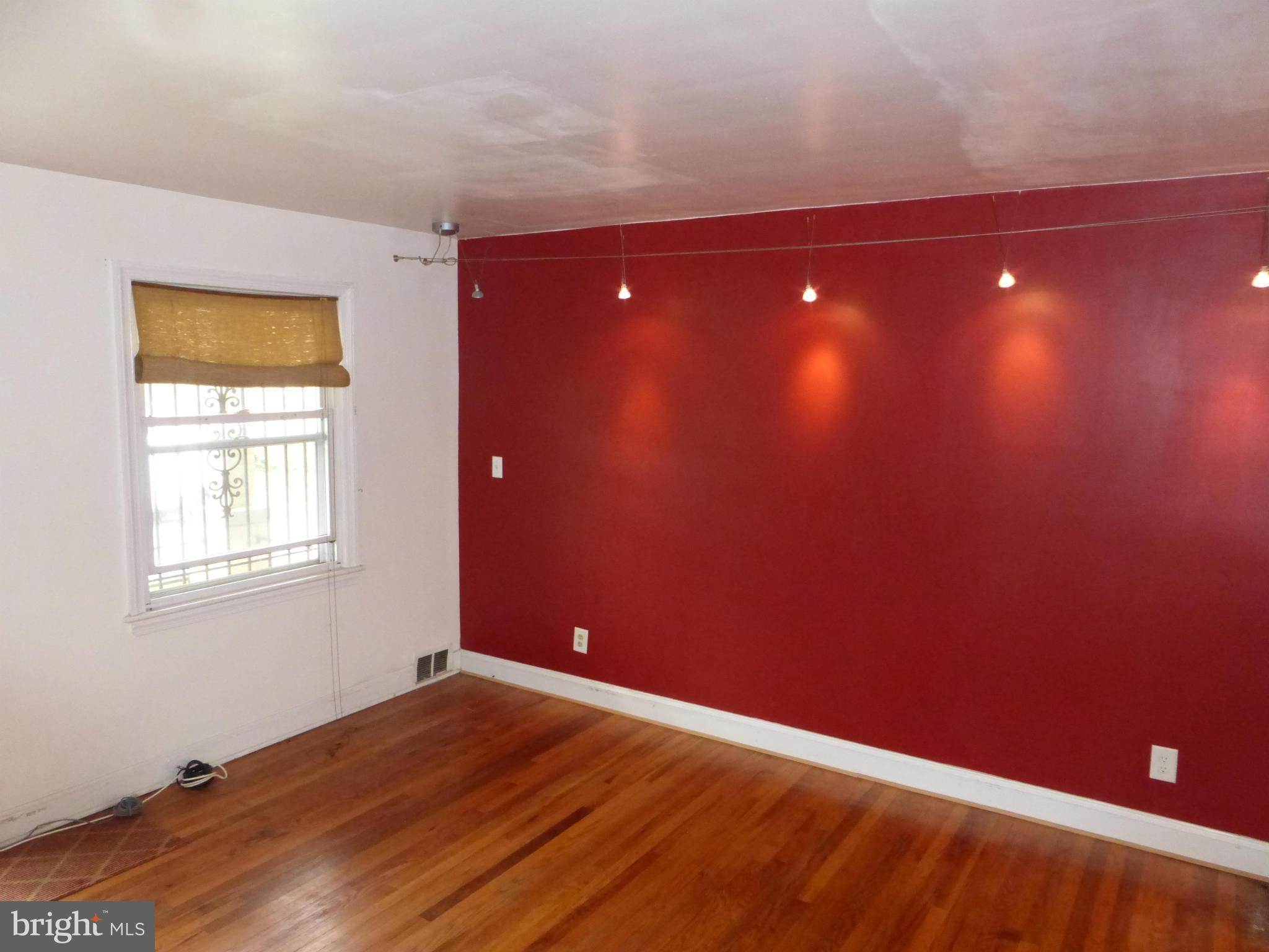 1508 Howard Road Southeast Washington, DC 20020 - Photo 3 of 16 Living Room