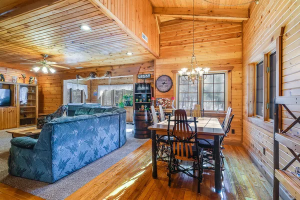 $820,000 | W7443 County Road T, Holland, WI 54636