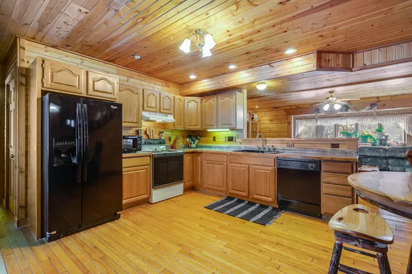 $820,000 | W7443 County Road T, Holland, WI 54636