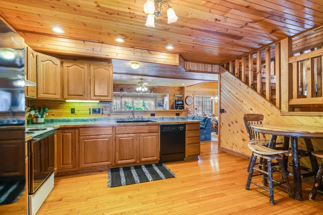 $820,000 | W7443 County Road T, Holland, WI 54636