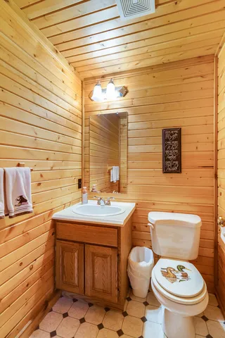 $820,000 | W7443 County Road T, Holland, WI 54636