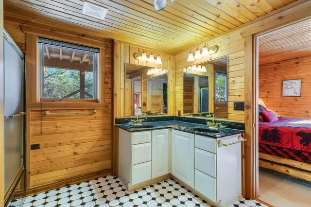 $820,000 | W7443 County Road T, Holland, WI 54636