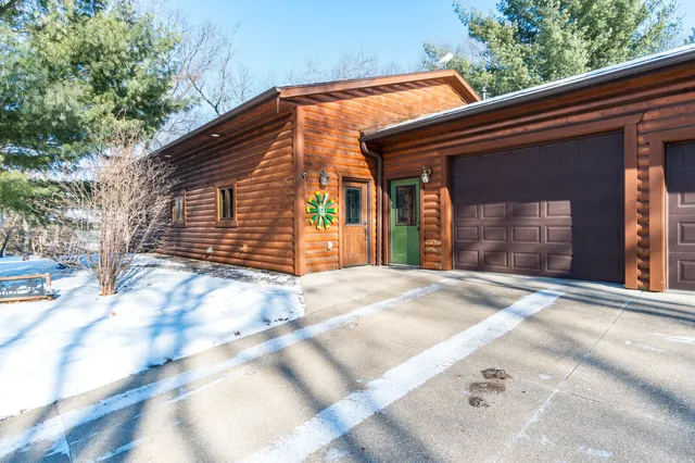 $820,000 | W7443 County Road T, Holland, WI 54636