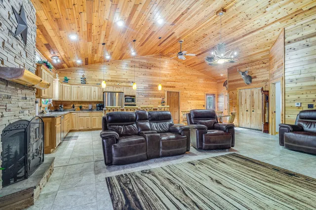 $820,000 | W7443 County Road T, Holland, WI 54636