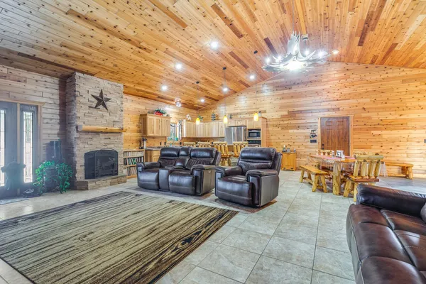 $820,000 | W7443 County Road T, Holland, WI 54636