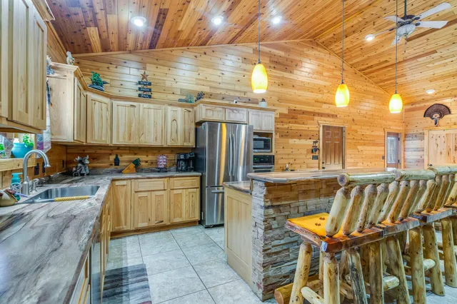 $820,000 | W7443 County Road T, Holland, WI 54636