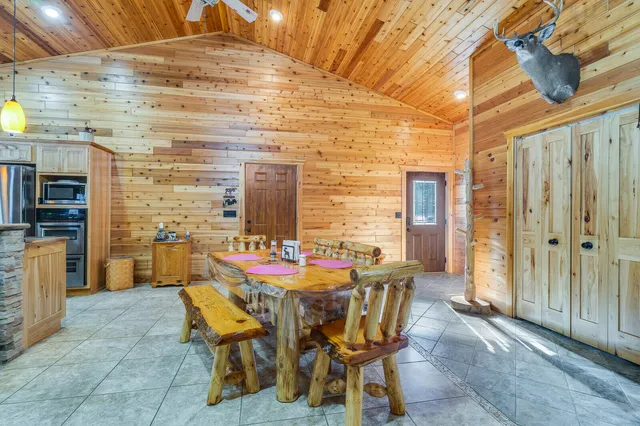 $820,000 | W7443 County Road T, Holland, WI 54636