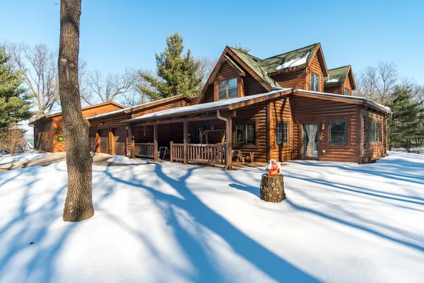 $820,000 | W7443 County Road T, Holland, WI 54636