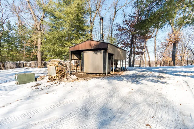 $820,000 | W7443 County Road T, Holland, WI 54636
