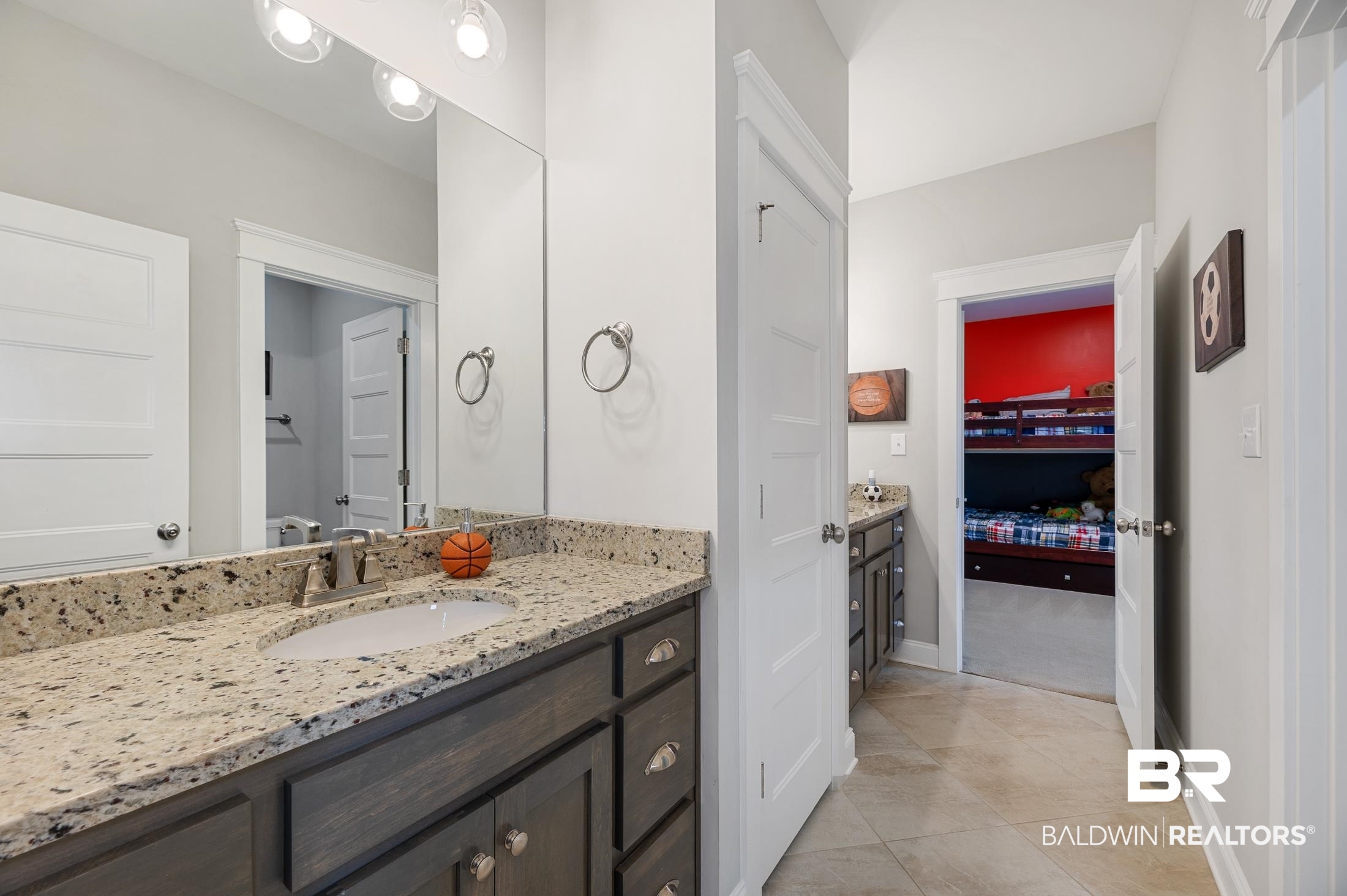 217 Garrison Boulevard Fairhope, AL 36532 - Photo 29 of 41 Jack n Jill Bath 2