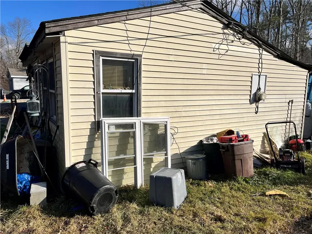 $159,900 | 33 Beach Road, Glocester, RI 02814