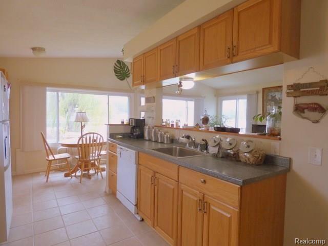 8845 Riverside Drive Brighton, MI 48116 - Photo 3 of 19 3 KITCHEN.jpg