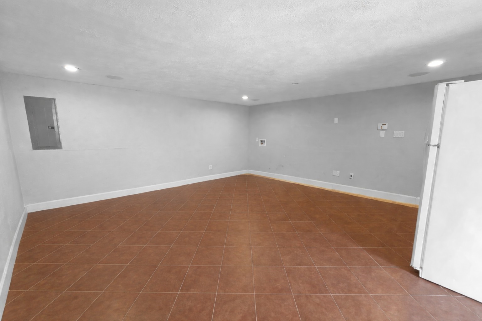 7013 Hemlock Street Houston, TX 77087 - Photo 3 of 8 a view of empty room