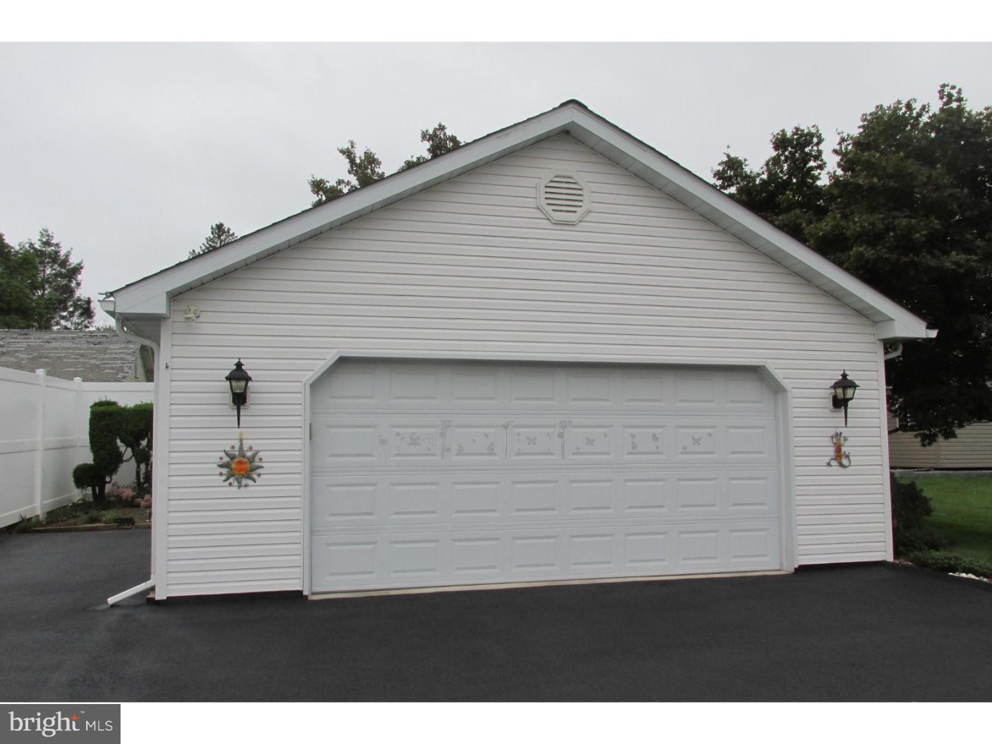 620 Rittenhouse Drive Reading, PA 19606 - Photo 4 of 13 Garage