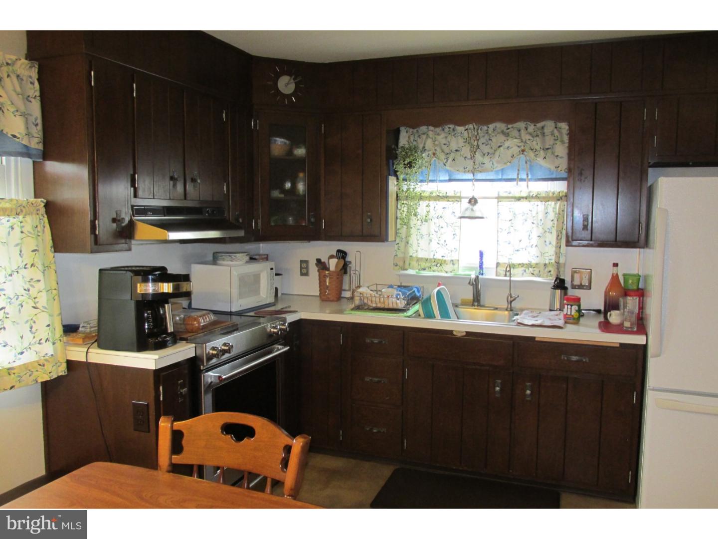 620 Rittenhouse Drive Reading, PA 19606 - Photo 6 of 13 Kitchen