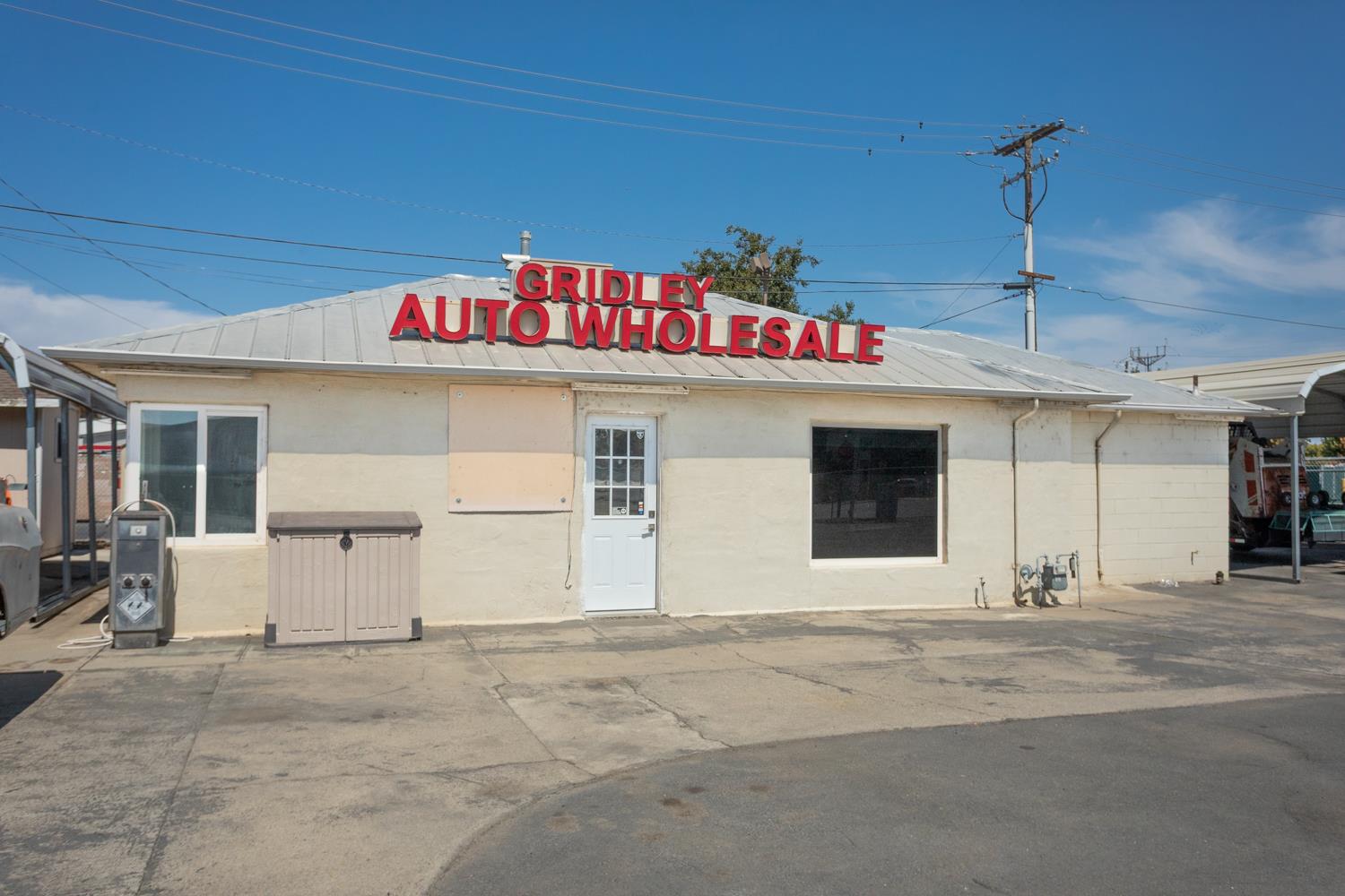33 East Gridley Road Gridley, CA 95948 - Photo 19 of 53 a front view of a building with retail shops