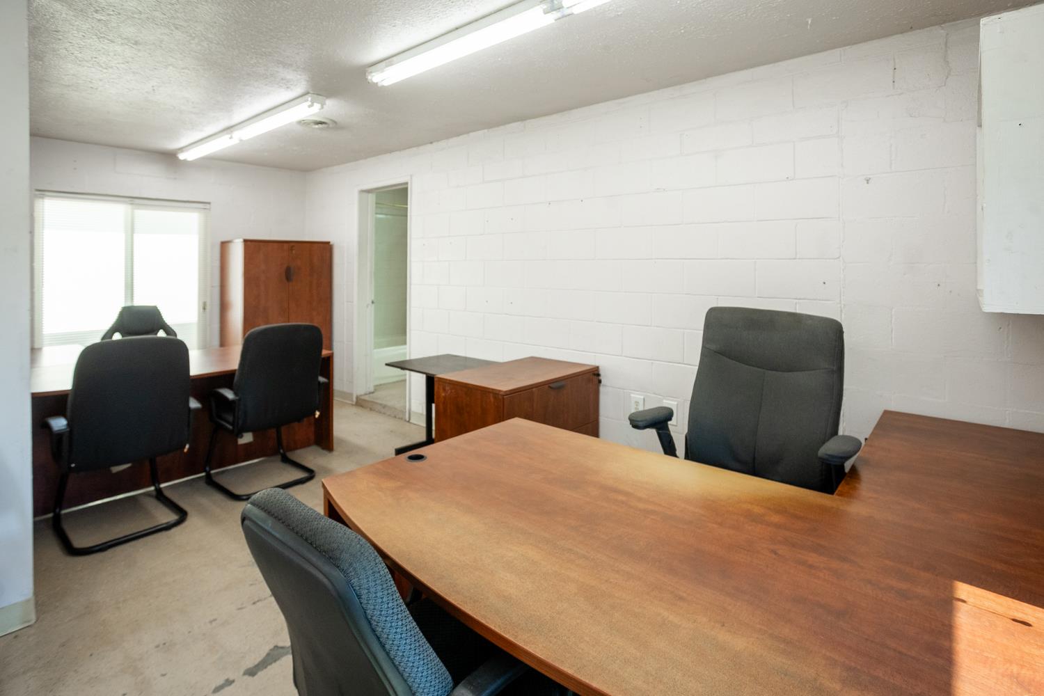 33 East Gridley Road Gridley, CA 95948 - Photo 22 of 53 a bedroom with two beds and with chair