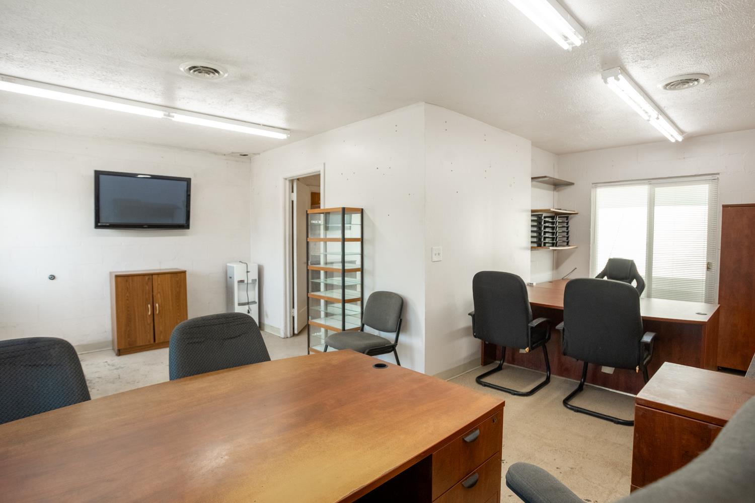 33 East Gridley Road Gridley, CA 95948 - Photo 24 of 53 a bedroom with a workspace