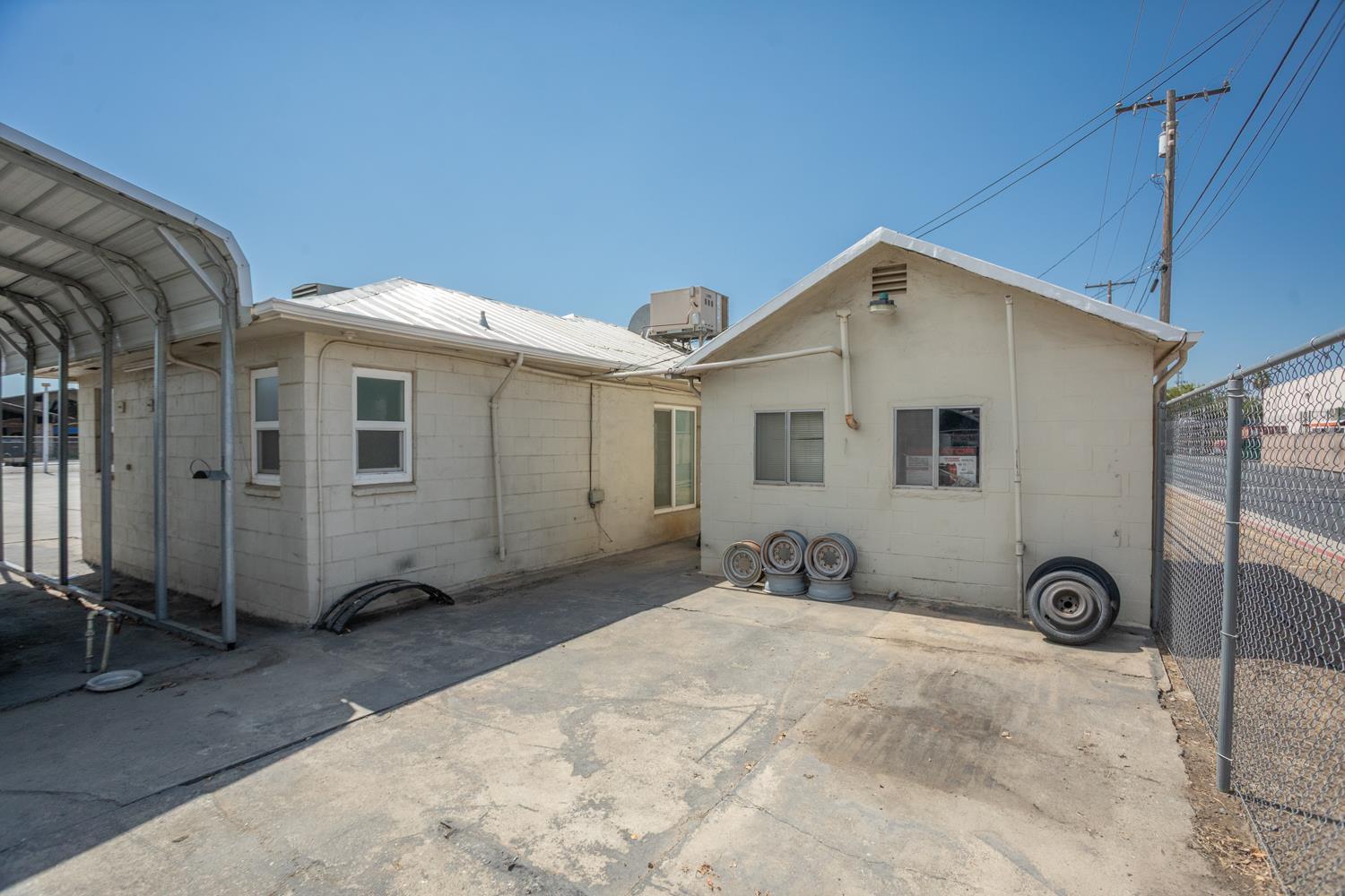 33 East Gridley Road Gridley, CA 95948 - Photo 51 of 53 a front view of a house