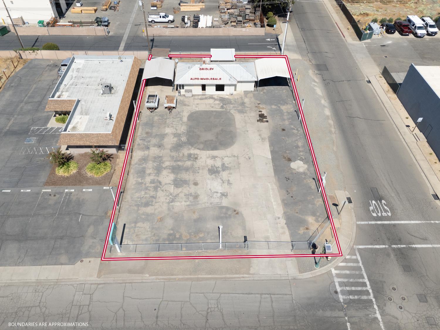 33 East Gridley Road Gridley, CA 95948 - Photo 6 of 53 a picture of a bathroom