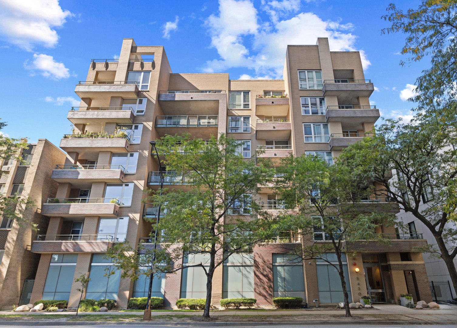 5430 North Sheridan Road, Unit 604 Chicago, IL 60640 - Photo 1 of 29 Gallery Image 1