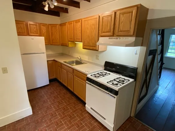 $2,495 | 797 Main Street, Unit 4, Amherst, MA 01002