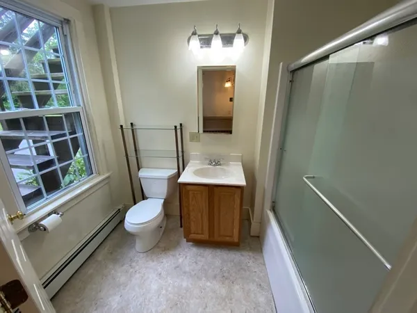 $2,495 | 797 Main Street, Unit 4, Amherst, MA 01002
