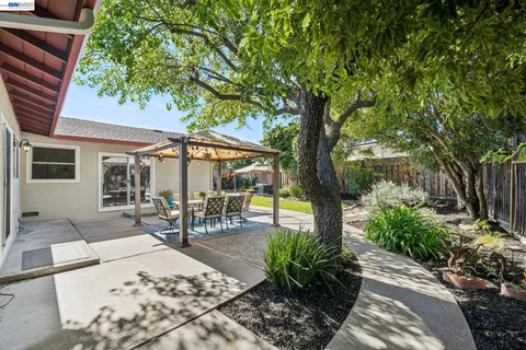 $1,699,000 | 7403 Hillsdale Drive, Pleasanton, CA 94588