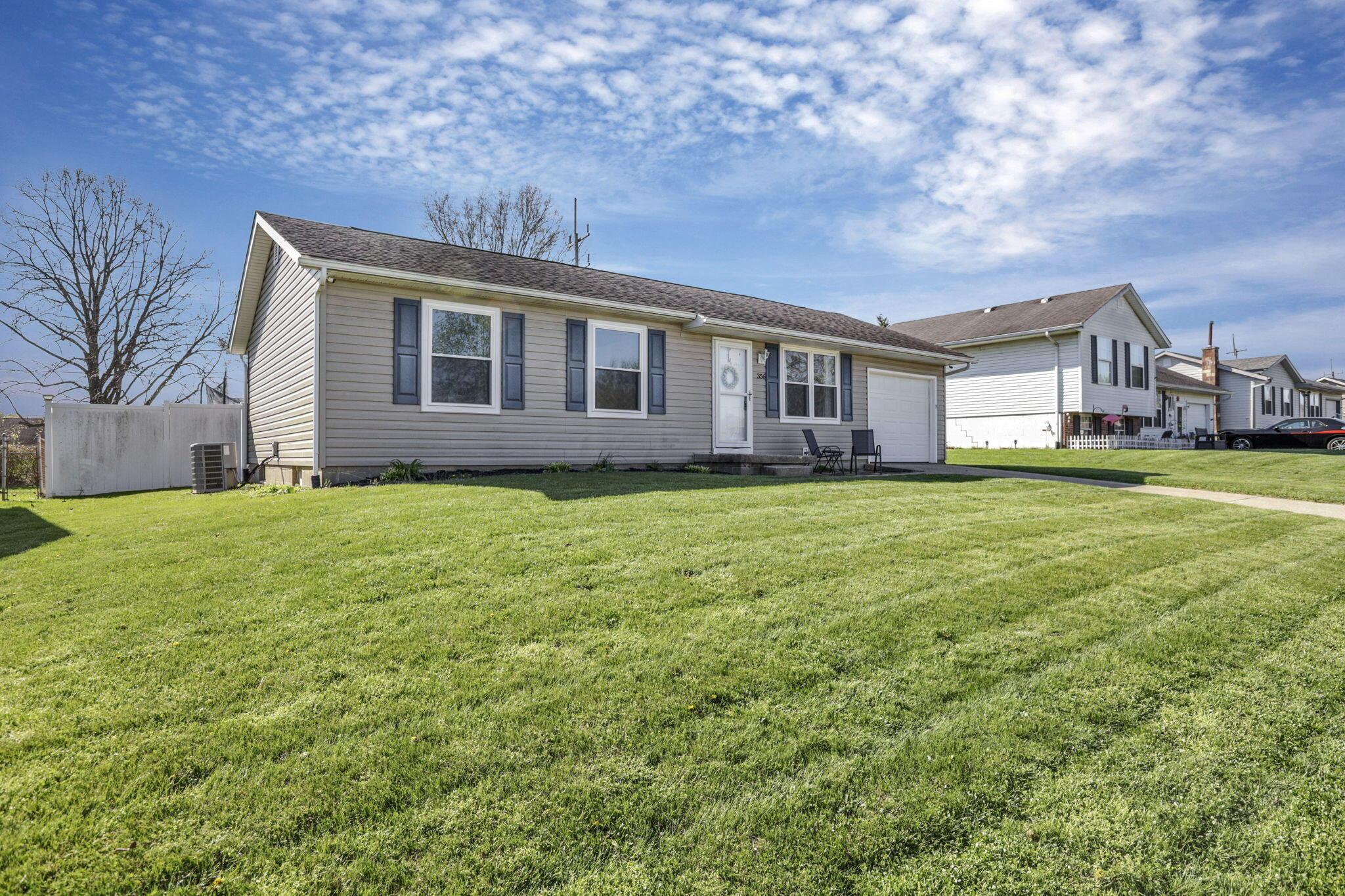356 Ridgemere Way Lancaster, OH 43130 - Photo 3 of 41 3-web-or-mls-IMG_4571