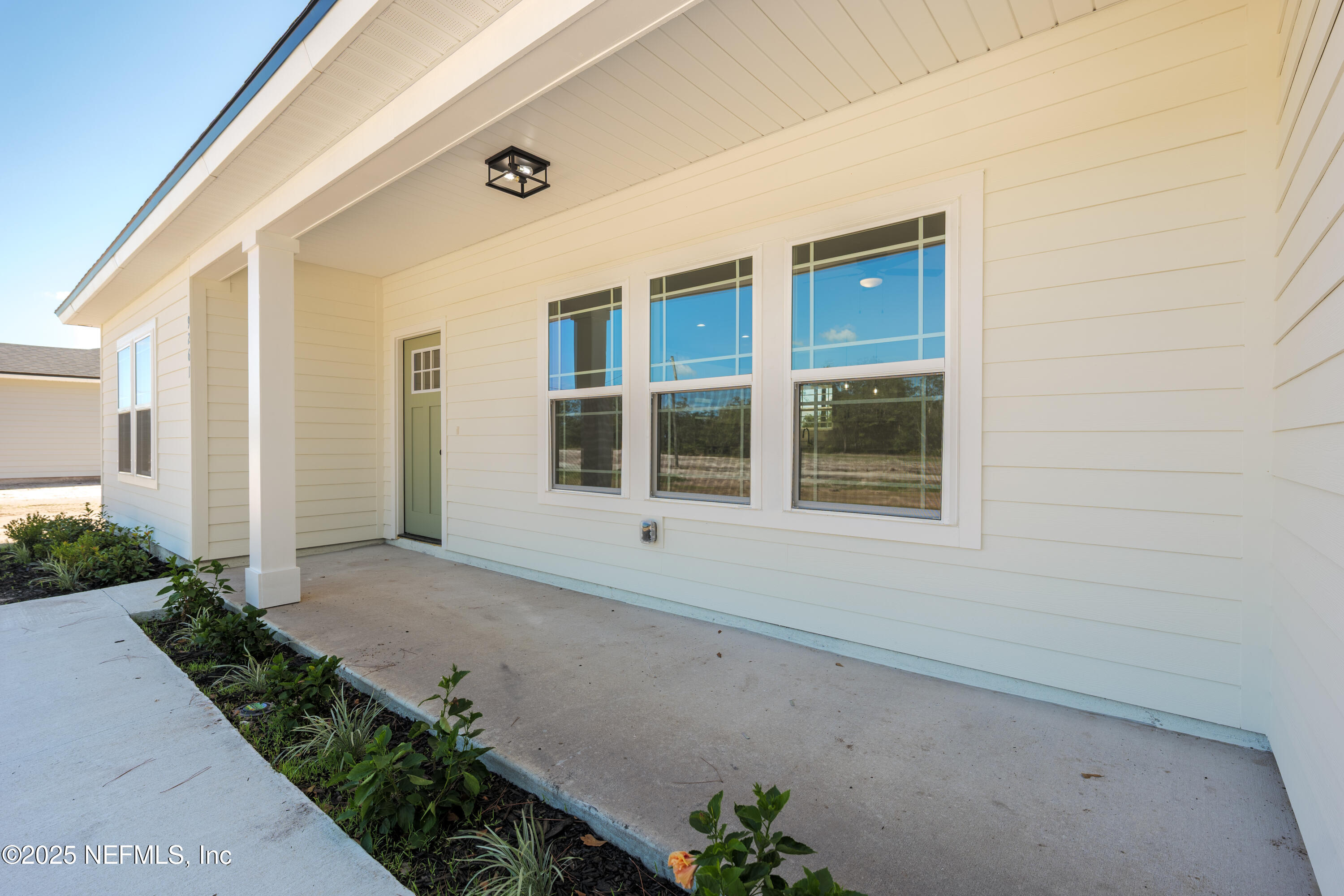 5294 County Road 352 Keystone Heights, FL 32656 - Photo 3 of 23 a front view of a house with a yard