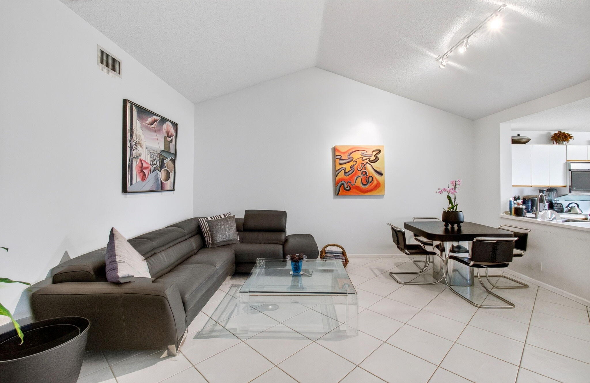 6737 Via Regina Boca Raton, FL 33433 - Photo 3 of 18 LIVING ROOM