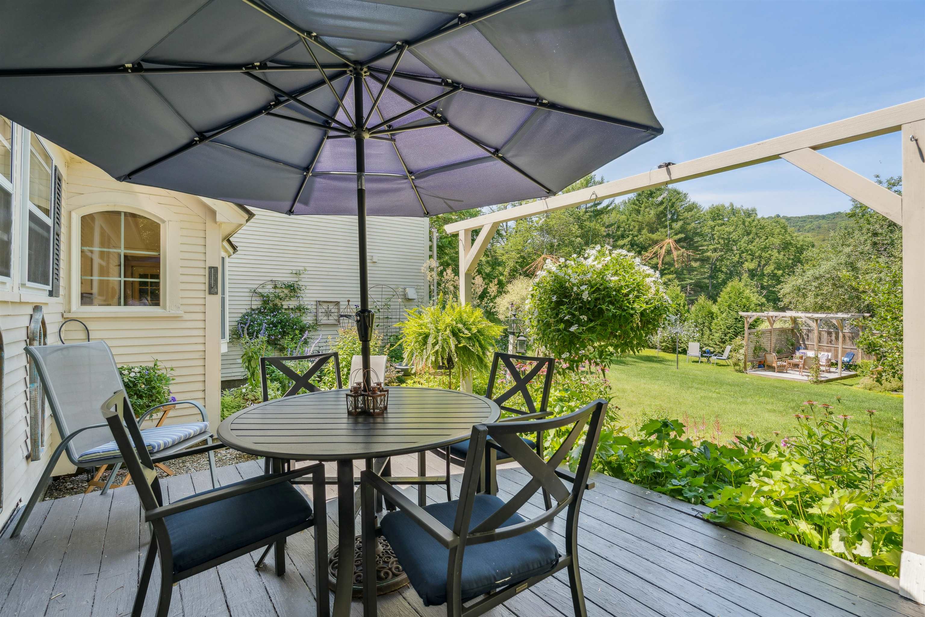 6077 Highway 12 Barnard, VT 05032 - Photo 16 of 38