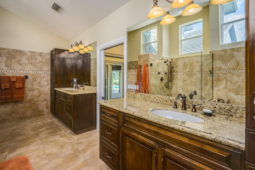 10 Wycliff Road Palm Beach Gardens, FL 33418 - Photo 14 of 41 16_master-bathroom2_10 Wycliff Road_PGA