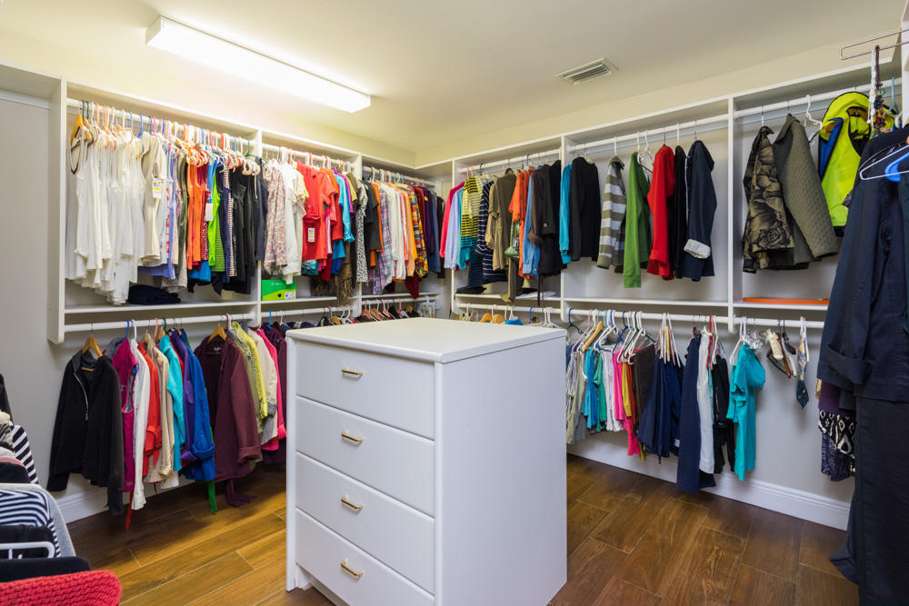 10 Wycliff Road Palm Beach Gardens, FL 33418 - Photo 15 of 41 17_master-closet_10 Wycliff Road_PGA Nat