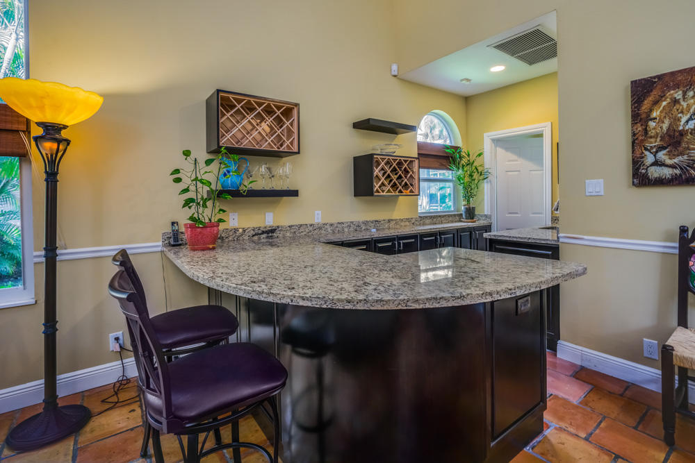 10 Wycliff Road Palm Beach Gardens, FL 33418 - Photo 17 of 41 19_bar_10 Wycliff Road_PGA National-19