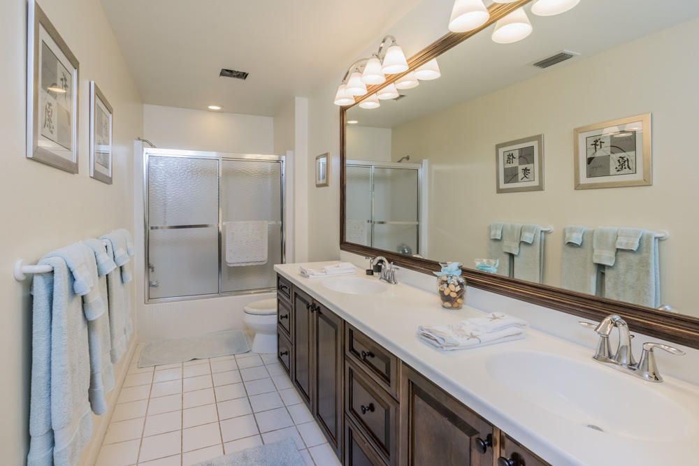 10 Wycliff Road Palm Beach Gardens, FL 33418 - Photo 27 of 41 30_bathroom2_10 Wycliff Road_PGA Nationa