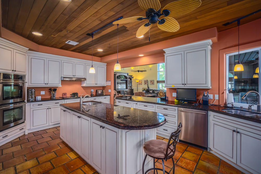 10 Wycliff Road Palm Beach Gardens, FL 33418 - Photo 7 of 41 08_kitchen_10 Wycliff Road_PGA National-