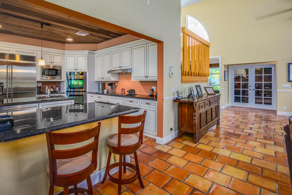 10 Wycliff Road Palm Beach Gardens, FL 33418 - Photo 9 of 41 10_breakfast-bar_10 Wycliff Road_PGA Nat