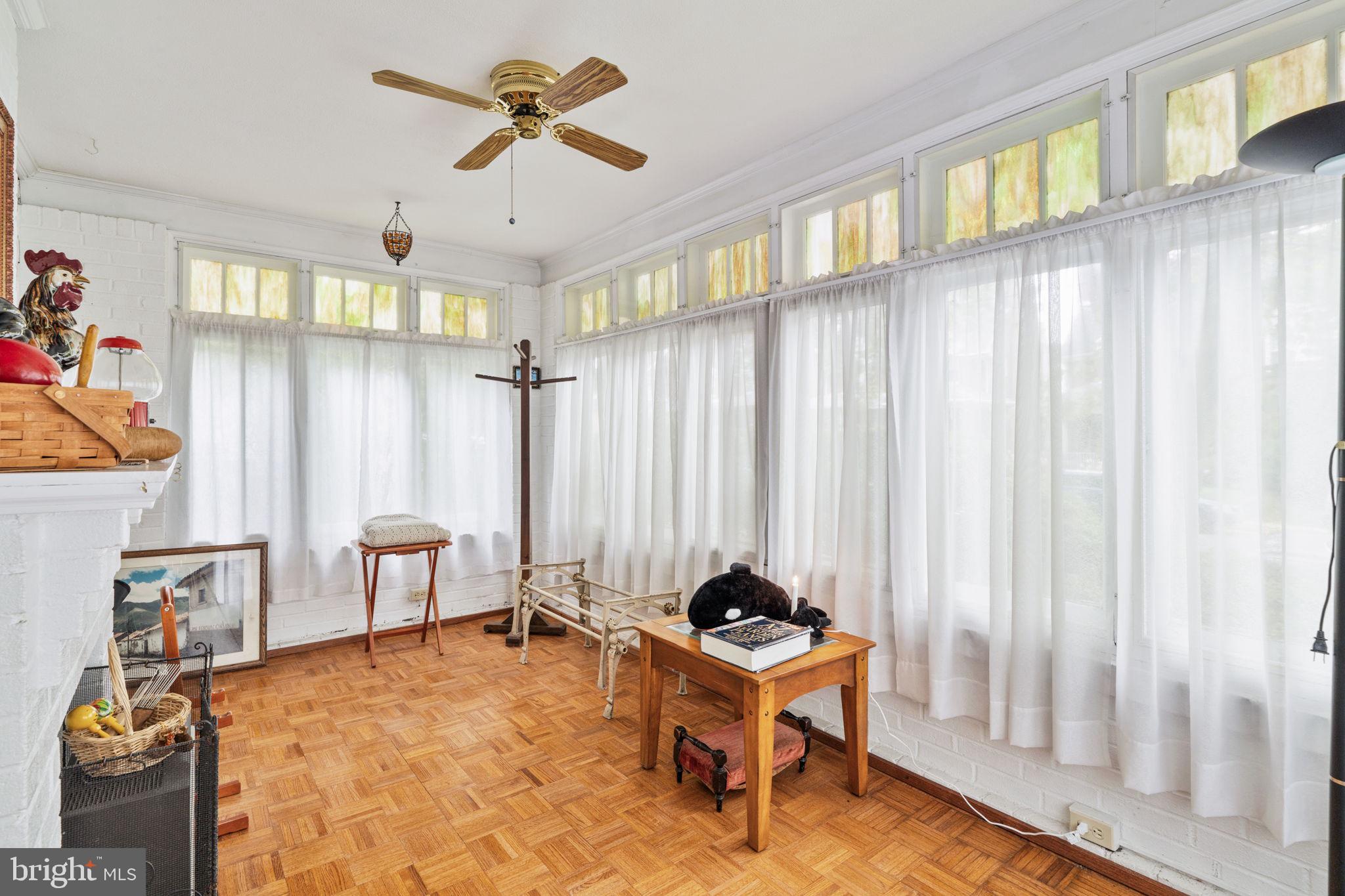 1001 Harrison Street Philadelphia, PA 19124 - Photo 19 of 42 Sun room