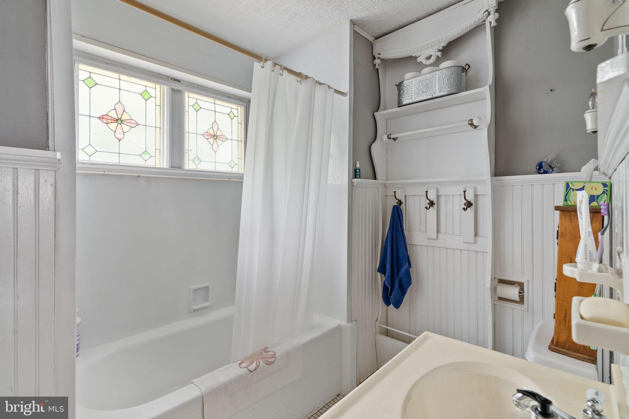 1001 Harrison Street Philadelphia, PA 19124 - Photo 32 of 42 2nd floor bath