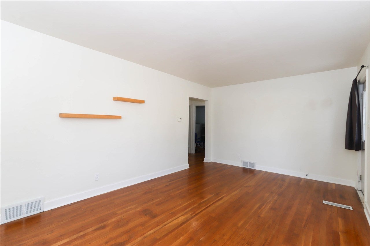 108 Middle Road Muscatine, IA 52761 - Photo 11 of 42 Gallery Image 11