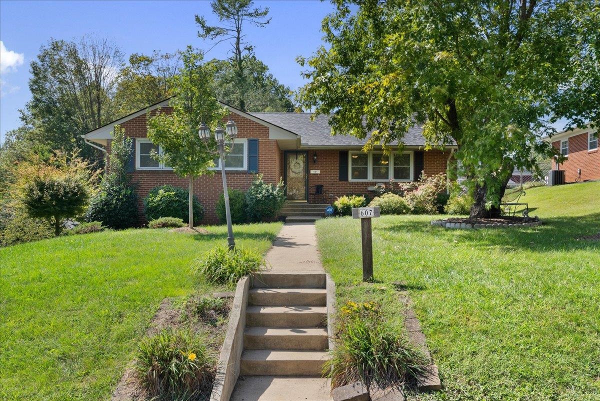 607 Binford Road Waynesboro, VA 22980 - Photo 1 of 37 Gallery Image 1
