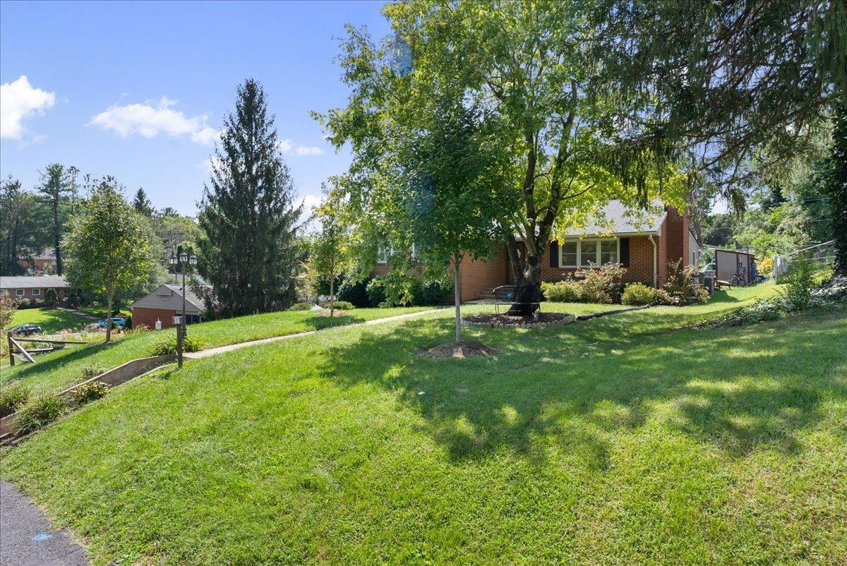 607 Binford Road Waynesboro, VA 22980 - Photo 3 of 37 Gallery Image 3