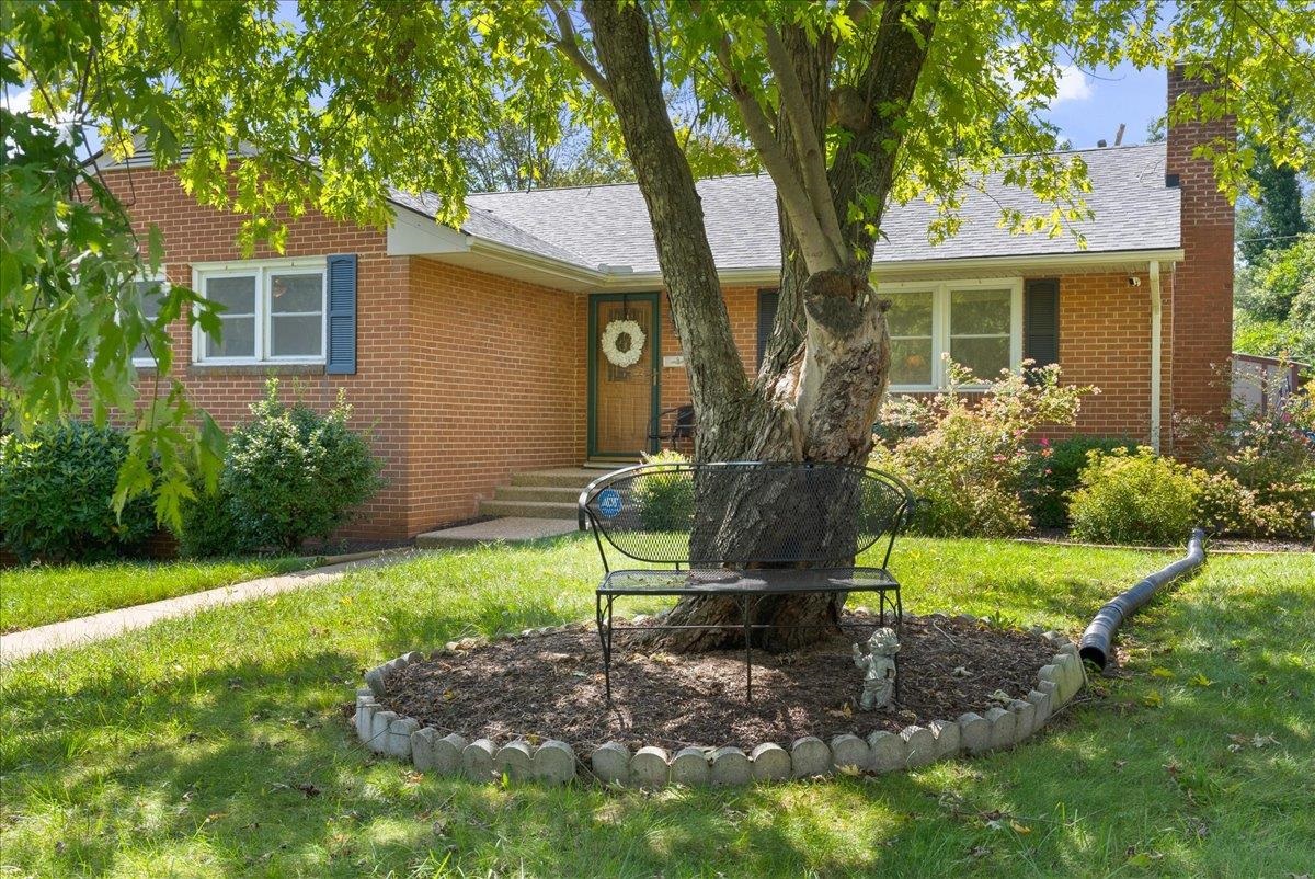607 Binford Road Waynesboro, VA 22980 - Photo 4 of 37 Gallery Image 4
