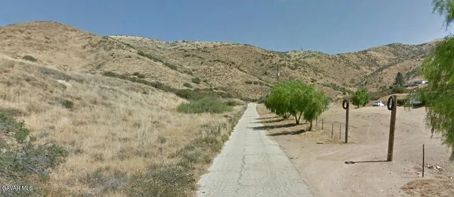 a view of a backyard of the house