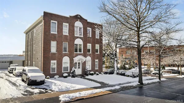 $3,450 | 5 Madison Street, Unit 2R, West Harrison, NY 10604