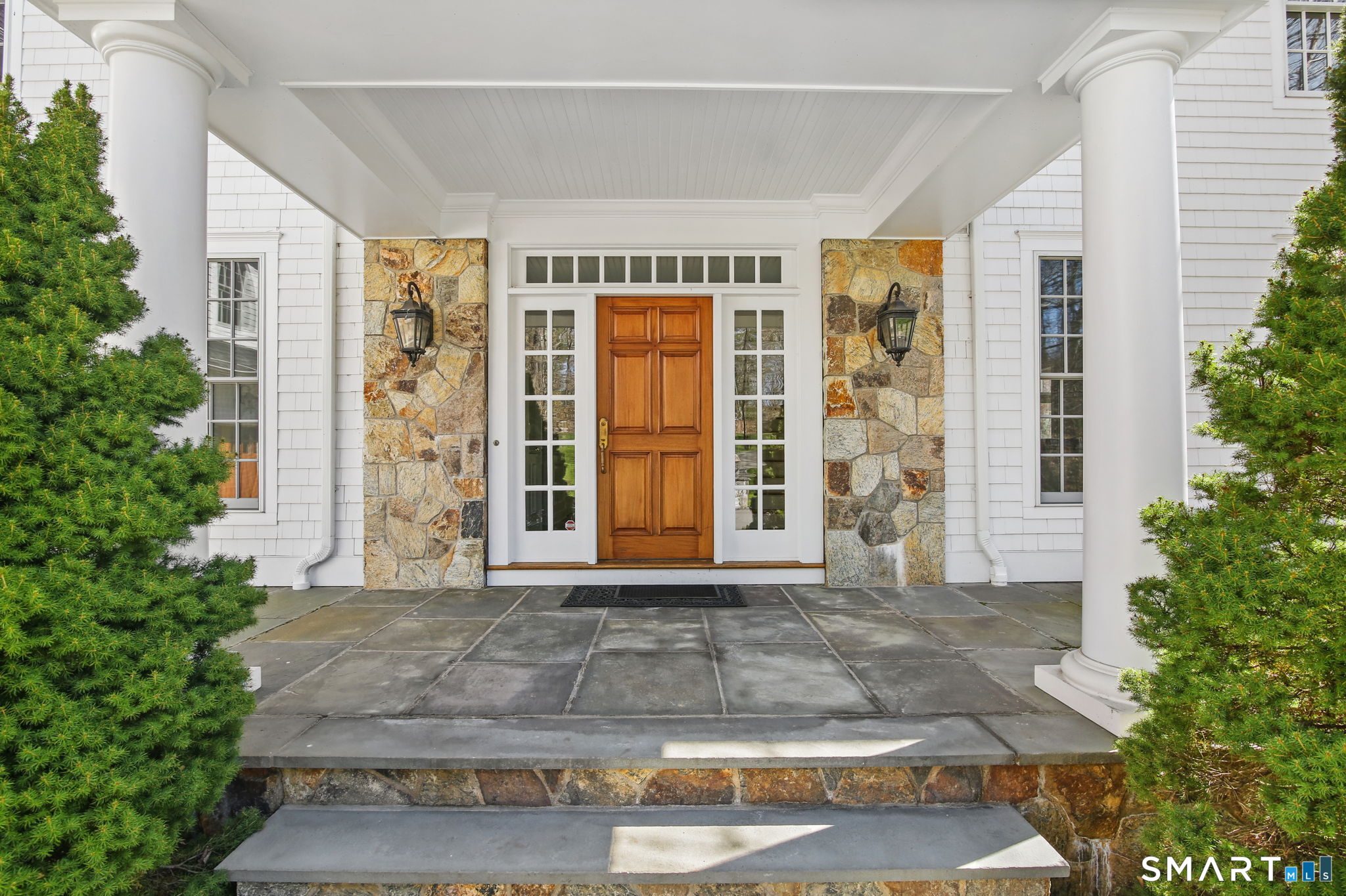 323 Smith Ridge Road New Canaan, CT 06840 - Photo 2 of 39