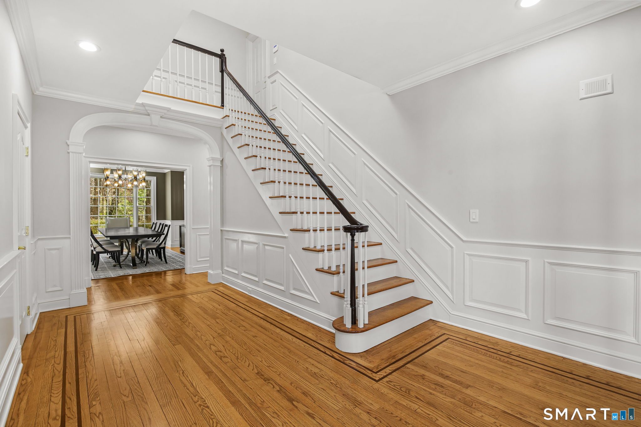 323 Smith Ridge Road New Canaan, CT 06840 - Photo 3 of 39